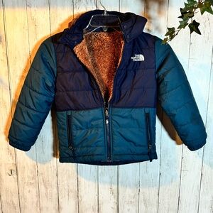 The north face double sided hoodie puffer jacket, boys small-7/8
